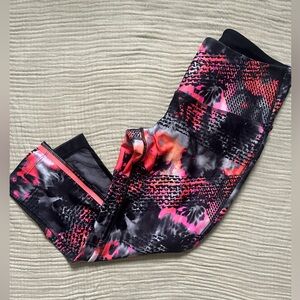 Women’s medium Capri activewear